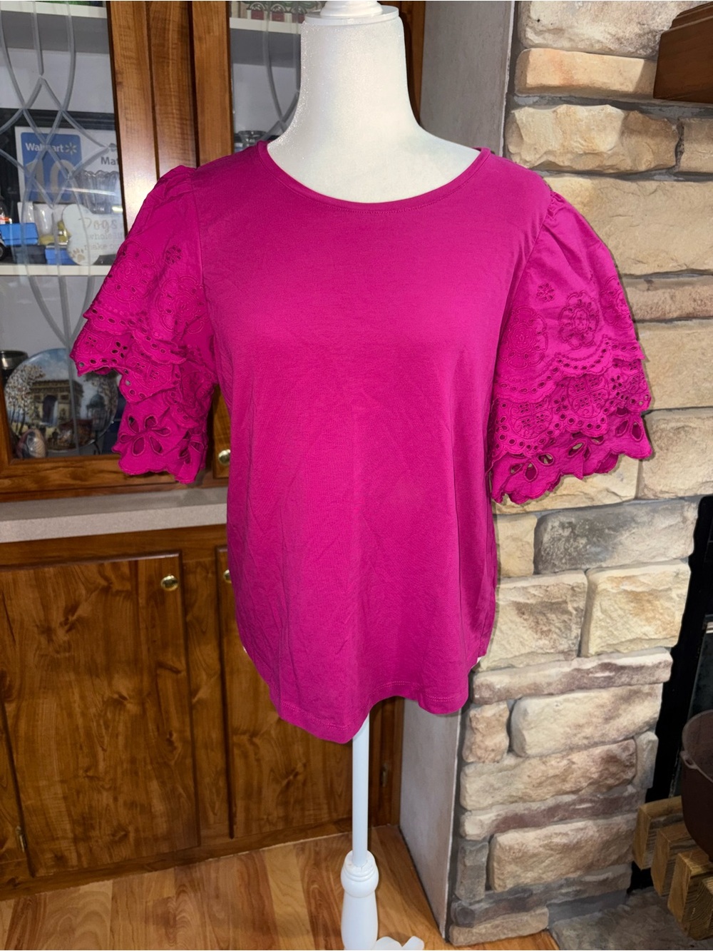 Chicos size 1 size medium fuchsia half eyelet statement sleeve top EUC
